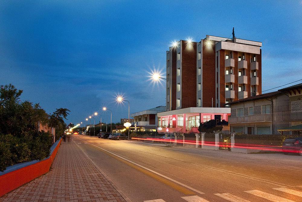 Hotel Ambassador Marotta Exteriér fotografie